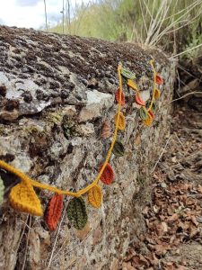 Guirlande de feuilles aux couleurs d'automne