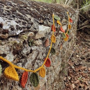 Guirlande de feuilles aux couleurs d'automne